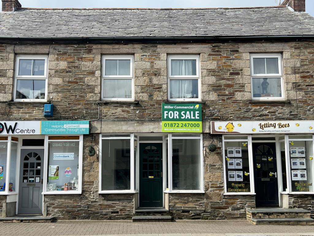 Lot: 3 - DOUBLE FRONTED RETAIL SHOP IN PRIME LOCATION -
